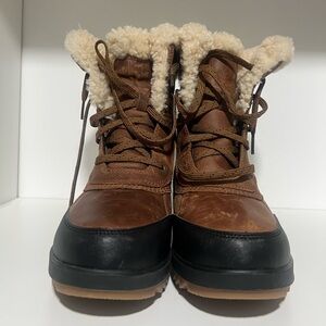 Sorel Women’s size 8 Cream Winter Boots with Fur Lining